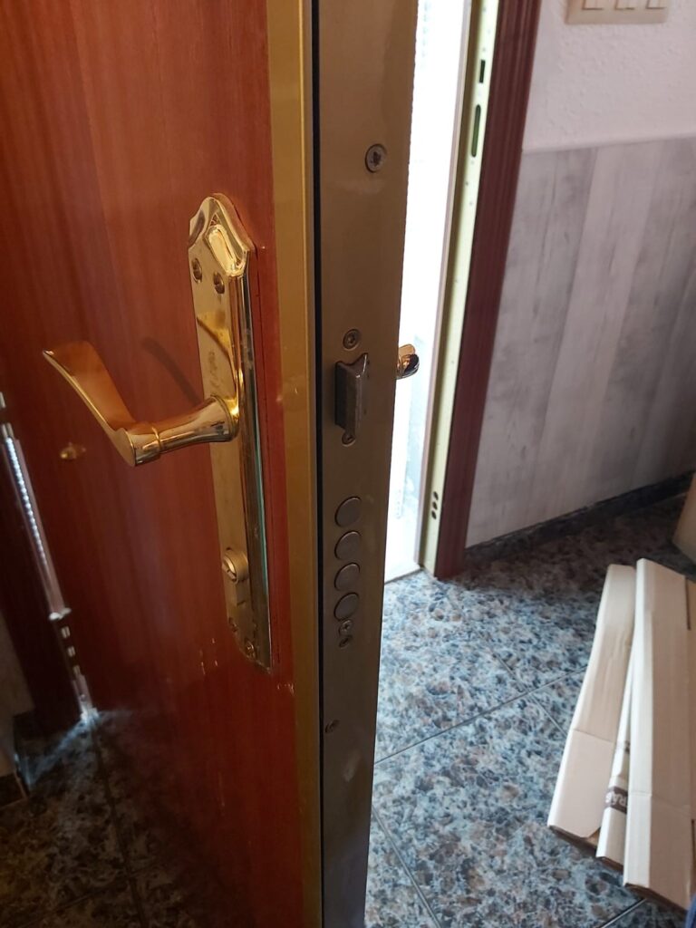 Apertura de puertas Pomares